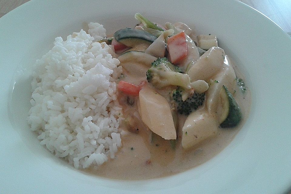 Rotes Thai Curry mit Hähnchenbrust