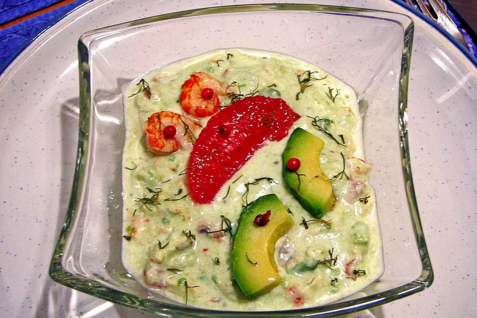 Avocadocreme mit Grapefruit und Flusskrebsen