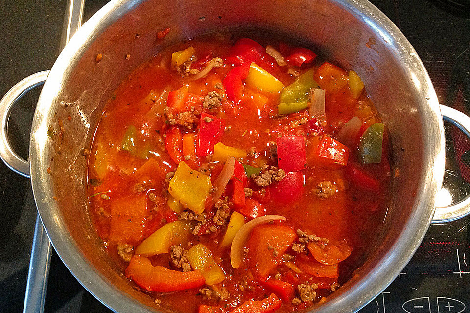 Paprika "Gulasch" mit Tatar und Low-carb Reis