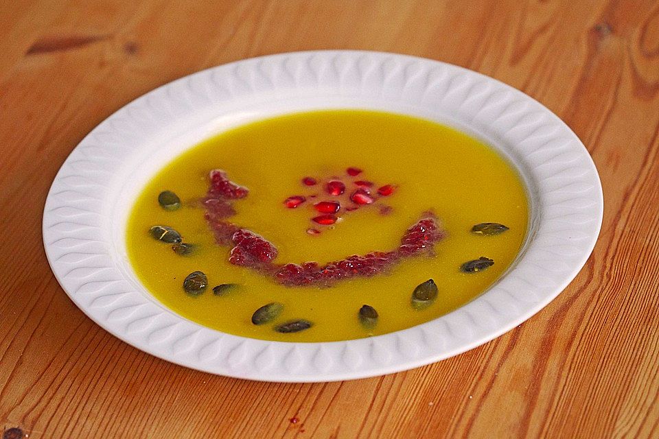 Cranberry-Granatapfel-Püree zu Kürbissuppe