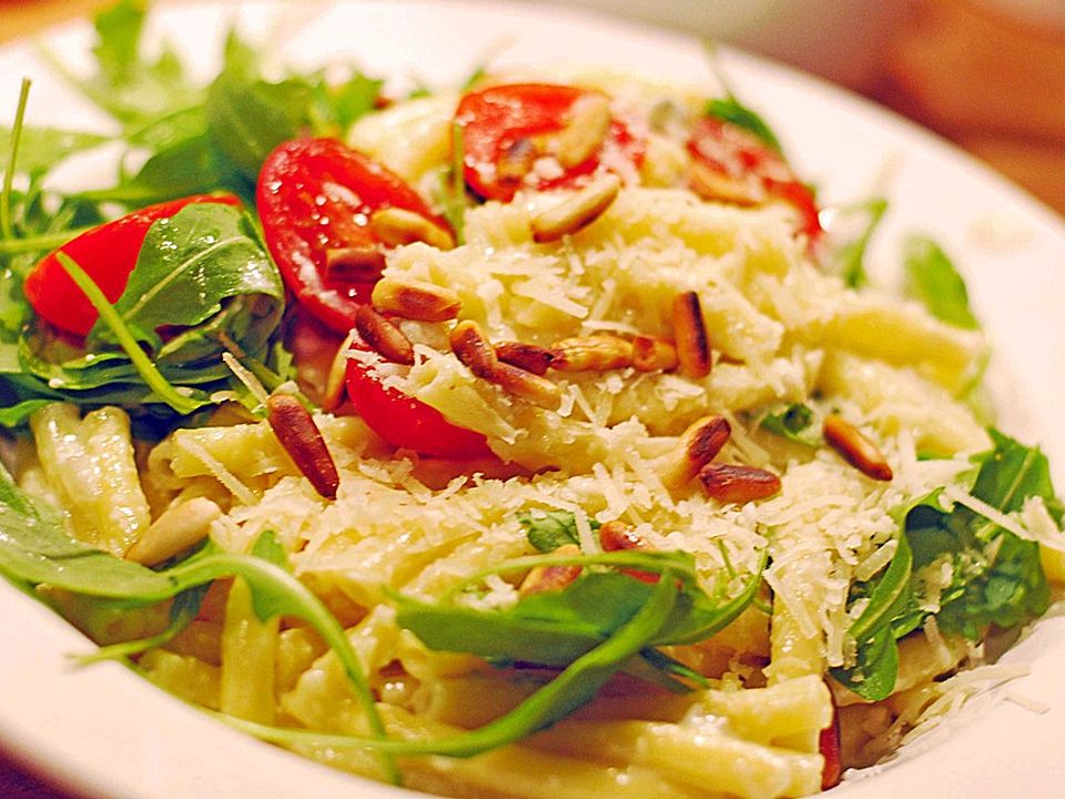 Gorgonzola-Pasta mit Rucola und Pinienkernen von bibitrash| Chefkoch