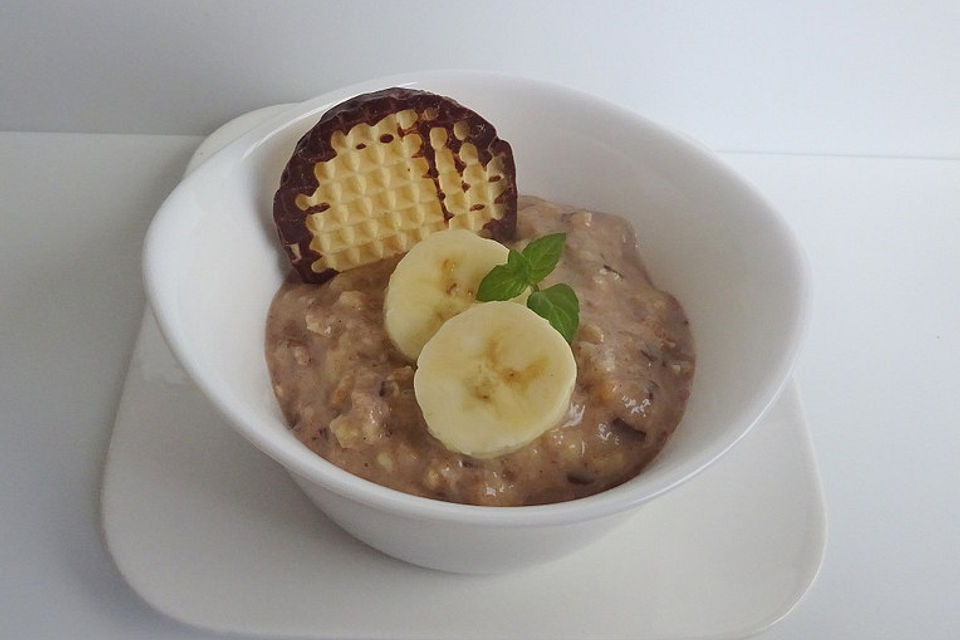 Müsli mit Banane und Schokokuss