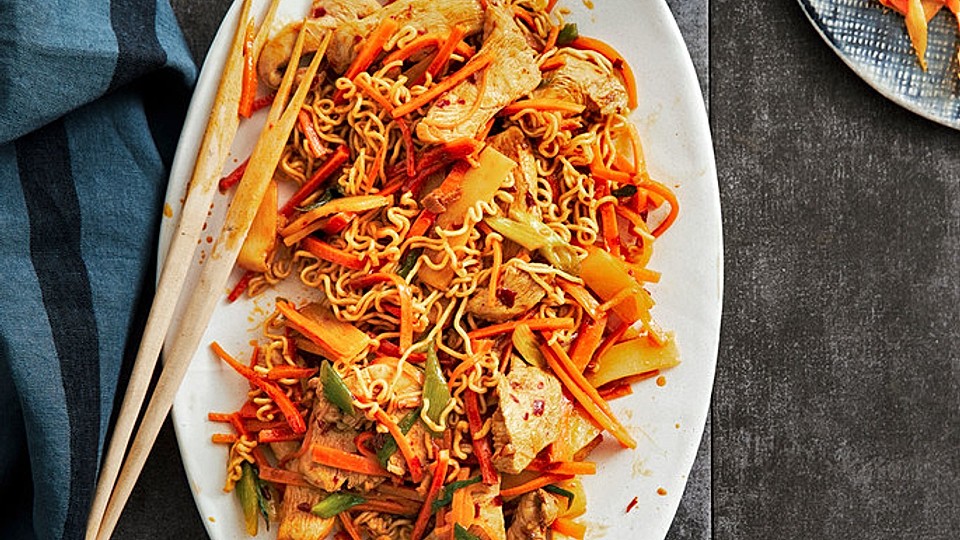 Gebratene Mie Nudeln Mit Hahnchen Von Patmar Chefkoch 