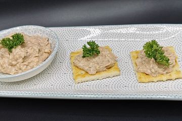Thunfischaufstrich Mit Gewurzgurke Und Paprika Von Bahgira Chefkoch