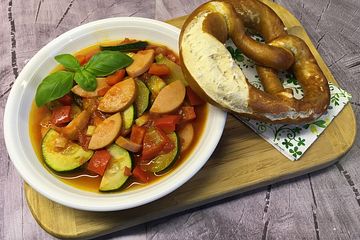 Zucchini-Wurst-Gulasch