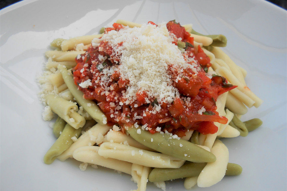 Pasta mit frischen Tomaten