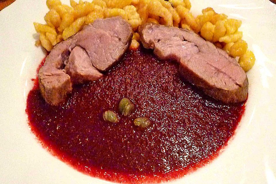 Kalbsfilet auf Rote-Bete-Kapernsoße