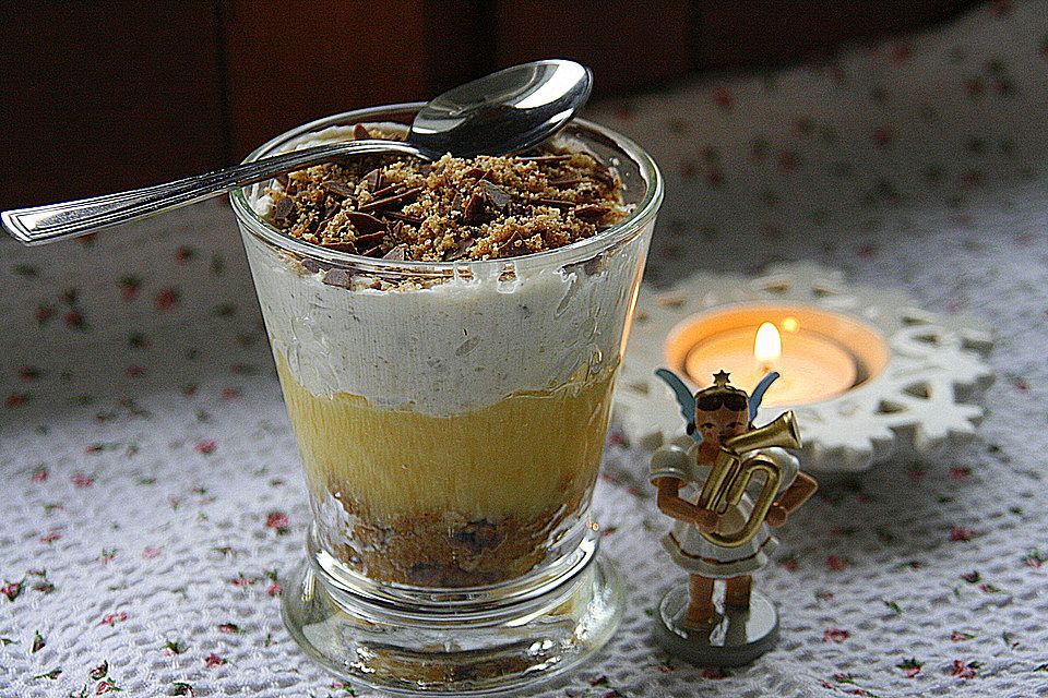 Weihnachtstrifle mit Spekulatius, Äpfeln und Quarksahne