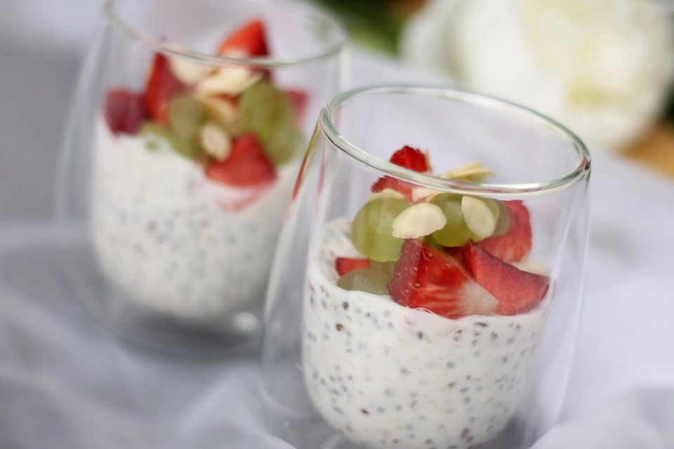 Chia-Samen-Pudding mit Obst