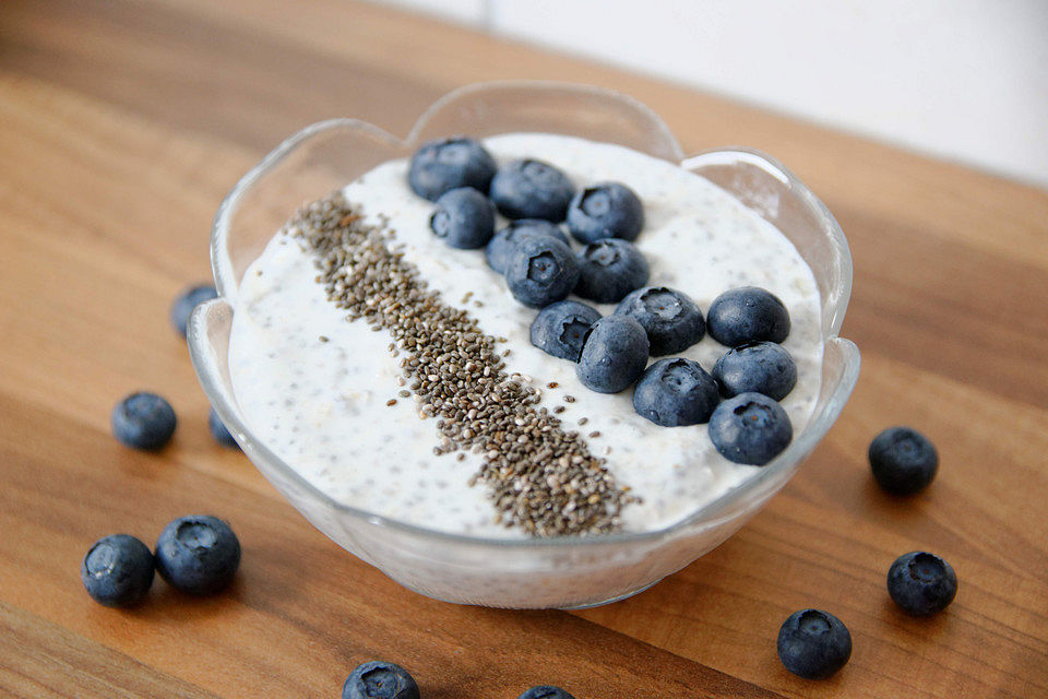 Chia-Samen-Pudding mit Obst