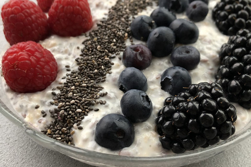 Chia-Samen-Pudding mit Obst