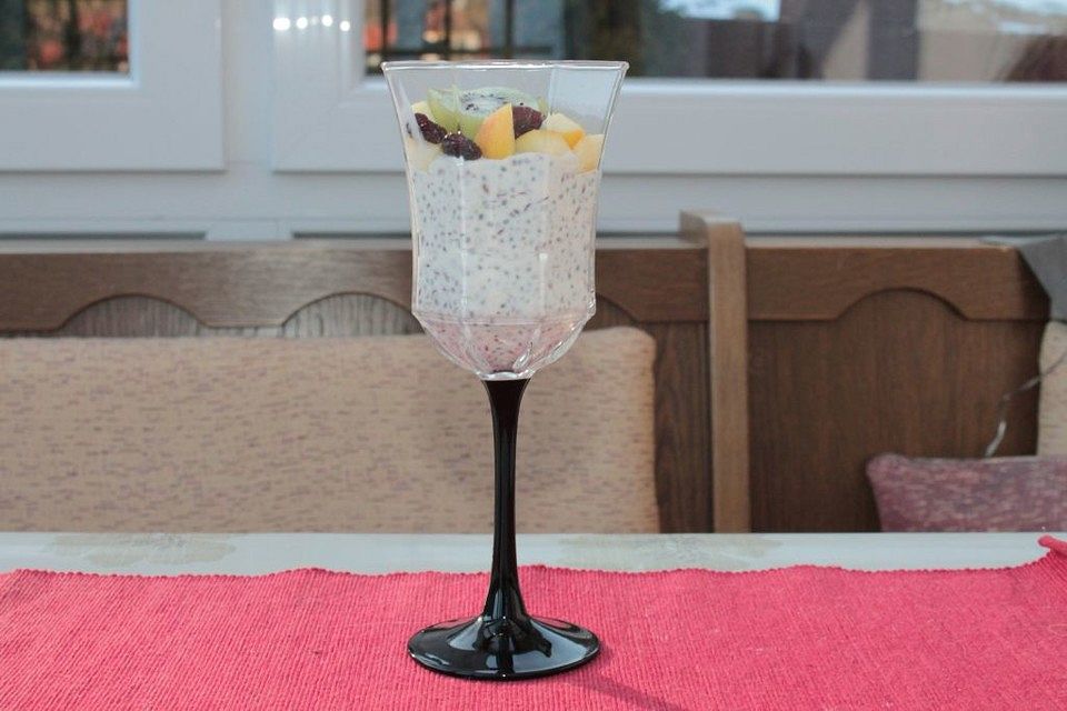 Chia-Samen-Pudding mit Obst