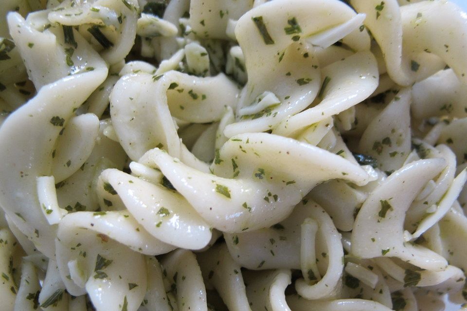 Spaghetti-Käse-Knoblauch-Salat