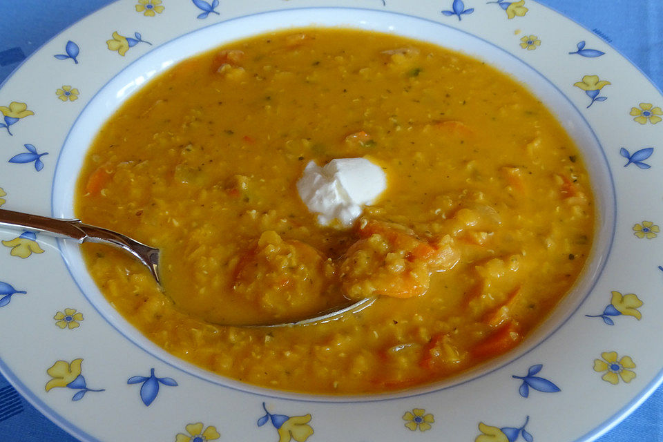 Pikante Linsensuppe mit Paprika und Möhren