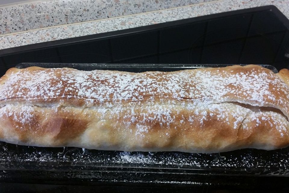 Süßer Apfelstrudel