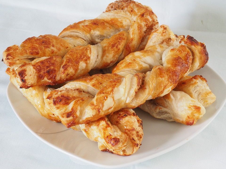 Blätterteig-Zimtstangen