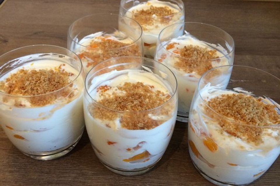 Mandarinendessert im Glas