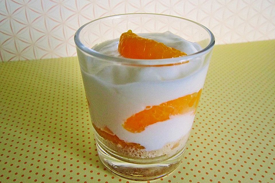 Mandarinendessert im Glas