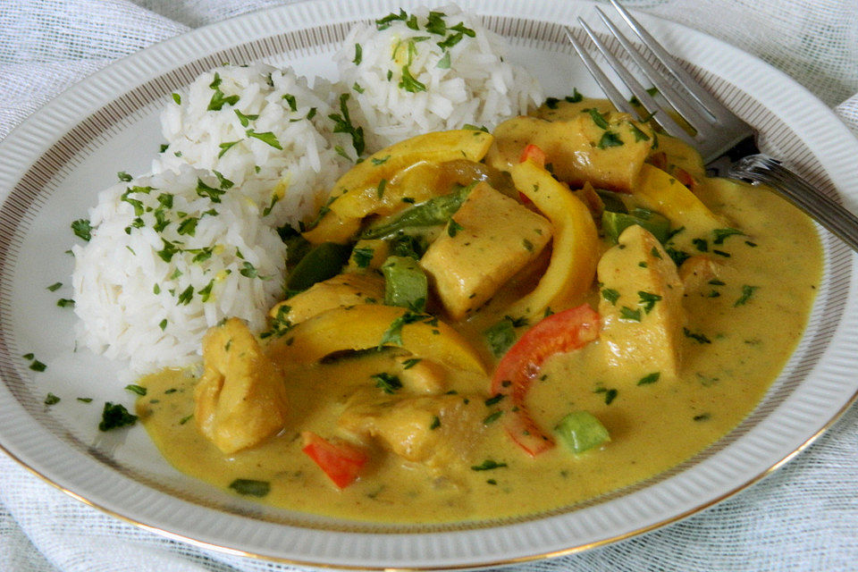 Hähnchengulasch mit Kokosmilch, Sherry und Curry