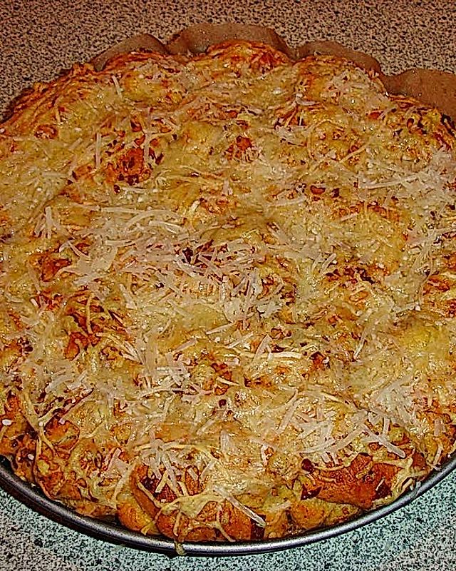 Scharfe Pizzabrotknoten mit Chorizo