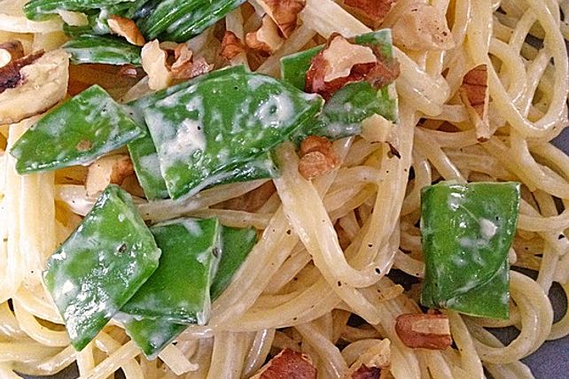Pasta mit Zuckerschoten-Walnuss-Sauce von HarmM| Chefkoch