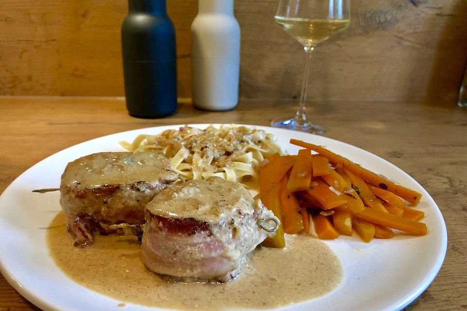 Schweinefilet mit Gorgonzola-Weißwein-Sauce