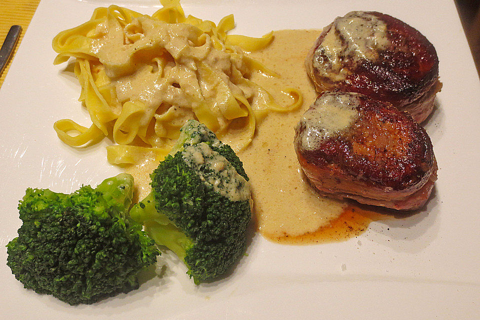 Schweinefilet mit Gorgonzola-Weißwein-Sauce