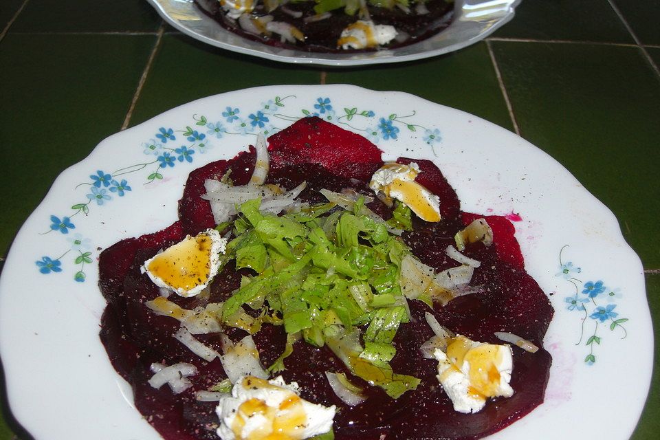 Rote Bete Carpaccio mit Ziegenkäse