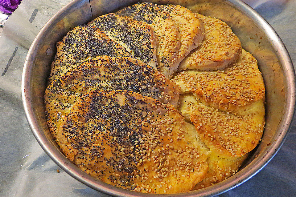 Brotblume mit Sesam oder Mohn