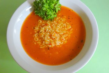 Schnelle Tomaten-Buchstabensuppe