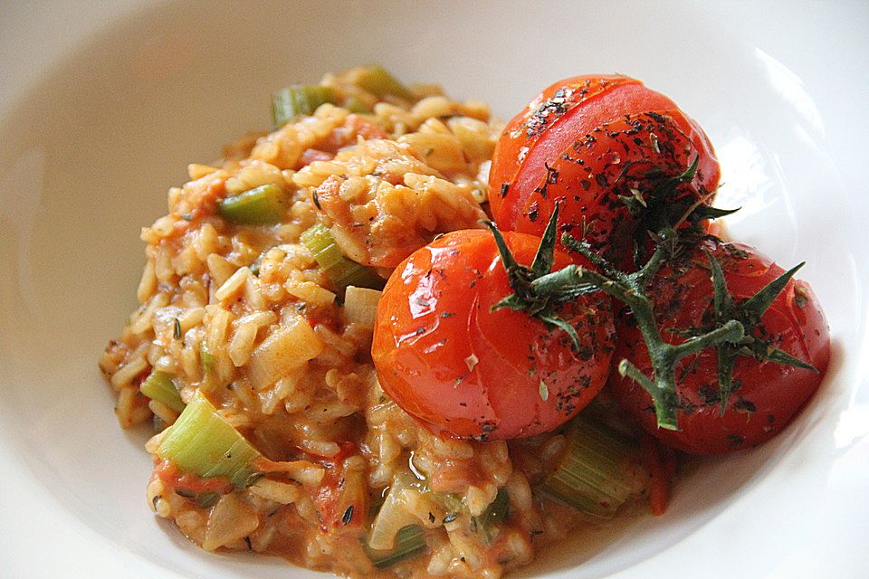 Gorgonzola-Risotto mit Tomaten und Sellerie