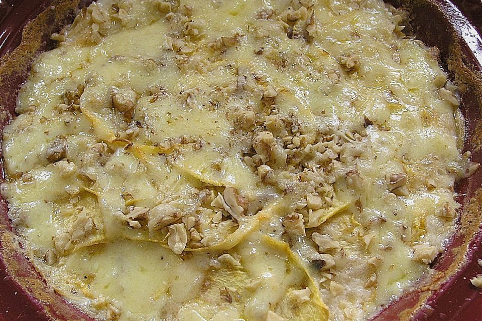 Gratinierte Steckrübe mit Käse-Nuss-Kruste