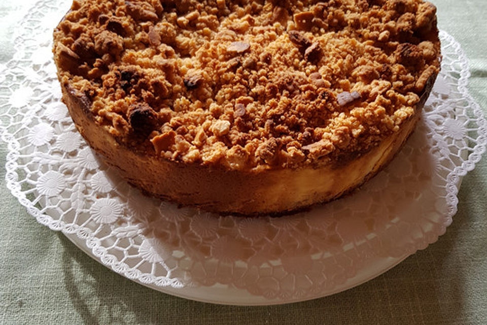 Apple-Crumble-Cheesecake