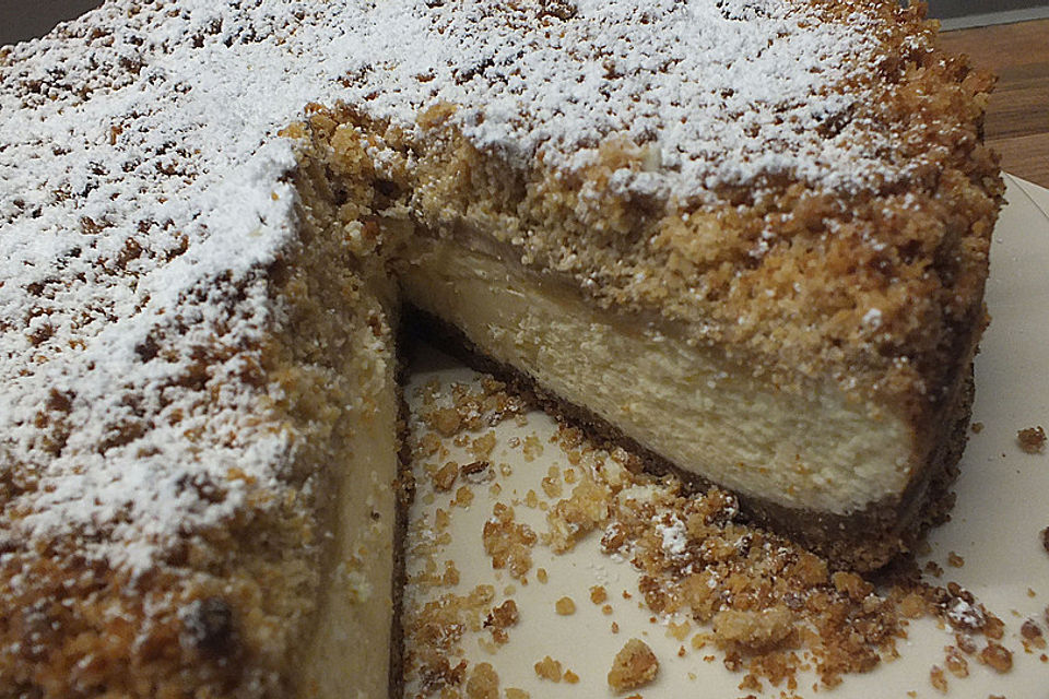 Apple-Crumble-Cheesecake