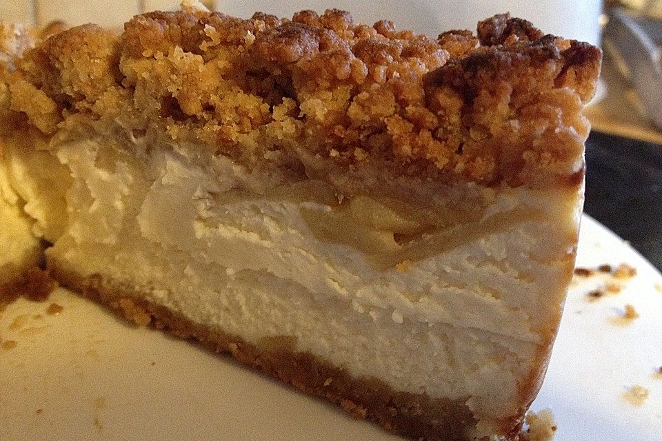 Apple-Crumble-Cheesecake