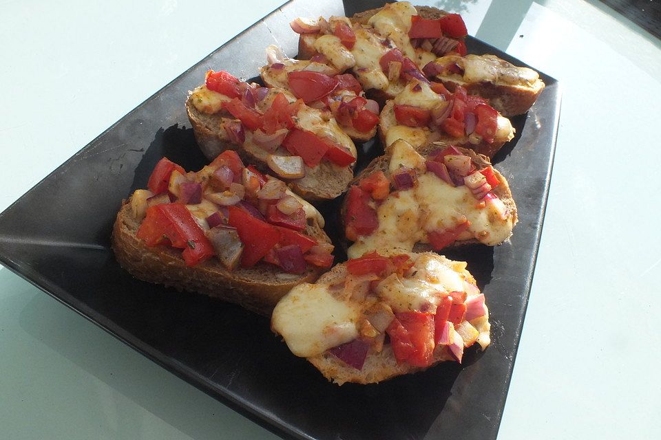 Bruschetta mit Tomaten und Mozzarella