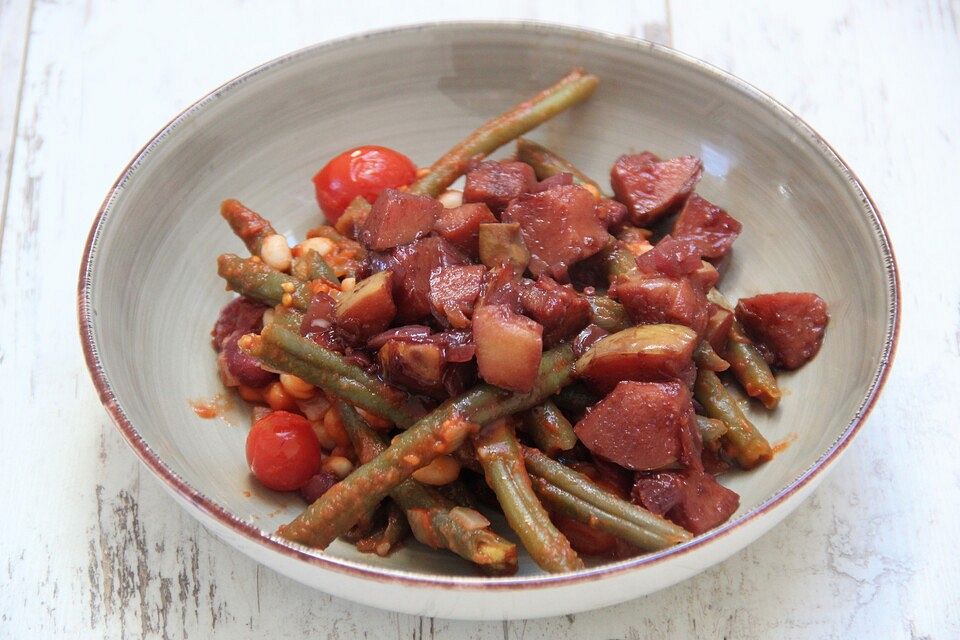 Chili-Quitten mit dreierlei Bohnen