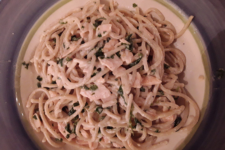 Spaghetti mit Räucherlachs-Zitronensauce