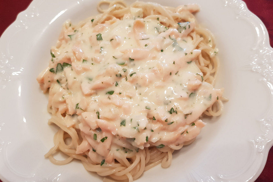 Spaghetti mit Räucherlachs-Zitronensauce