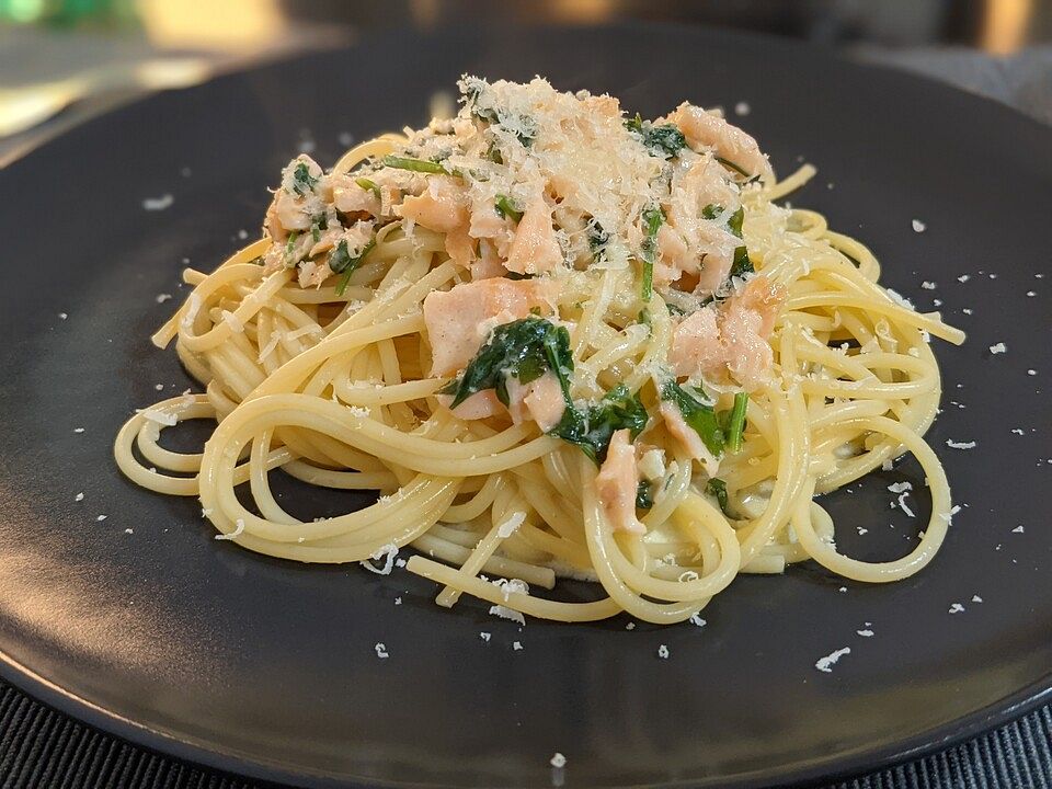 Spaghetti mit Räucherlachs-Zitronensauce von Semmel27| Chefkoch