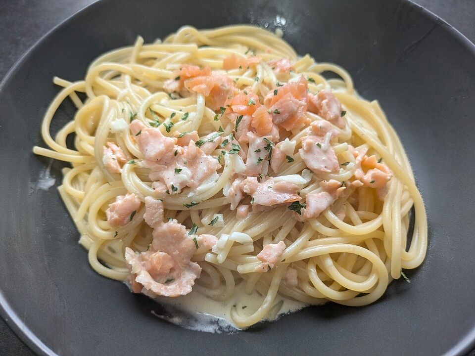 Spaghetti mit Räucherlachs-Zitronensauce von Semmel27| Chefkoch