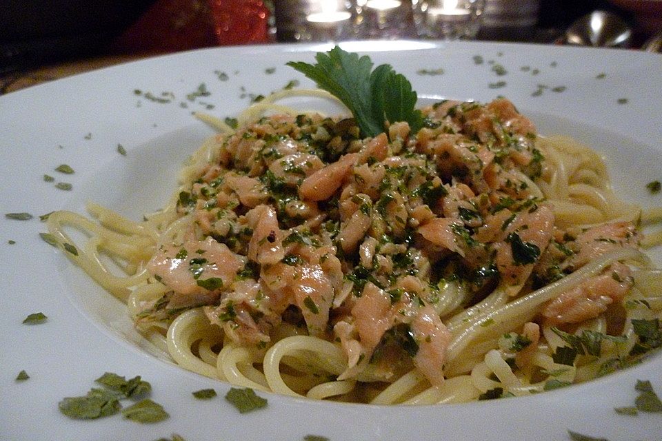 Spaghetti mit Räucherlachs-Zitronensauce