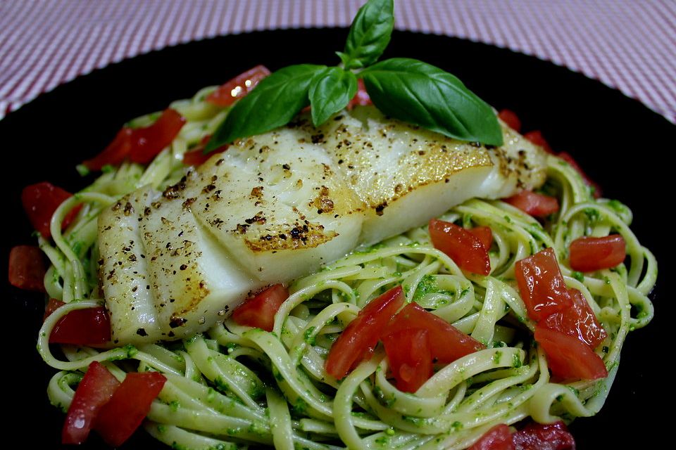 Spaghetti mit Pesto und feinem Fischfilet