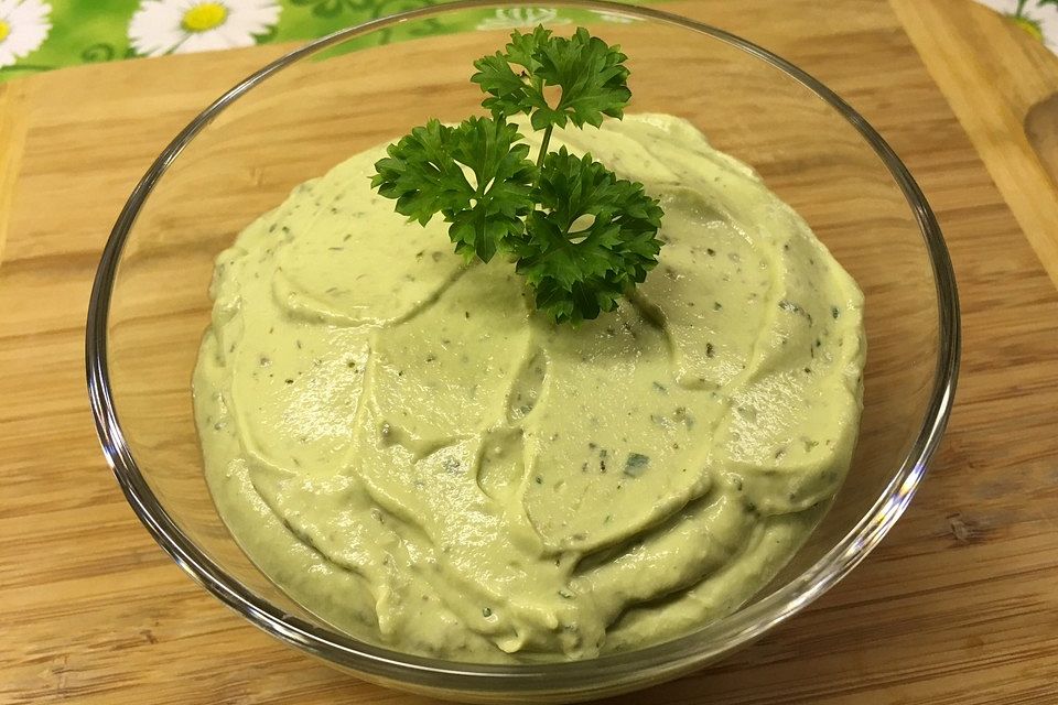 Avocado mit Kräutercreme