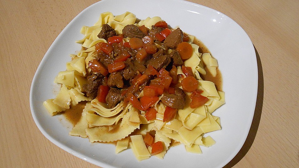 Tomaten-Gulasch mit Möhren und Paprika von fleißgesbienchen