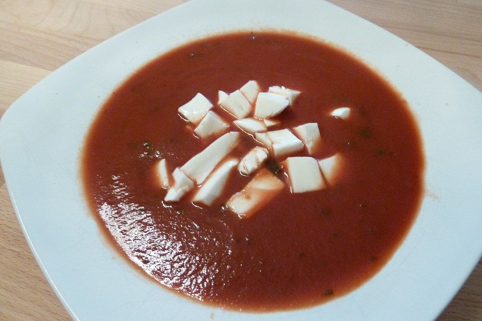 Tomaten-Mozzarella-Suppe