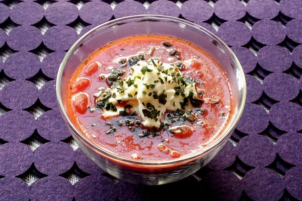 Tomaten-Mozzarella-Suppe