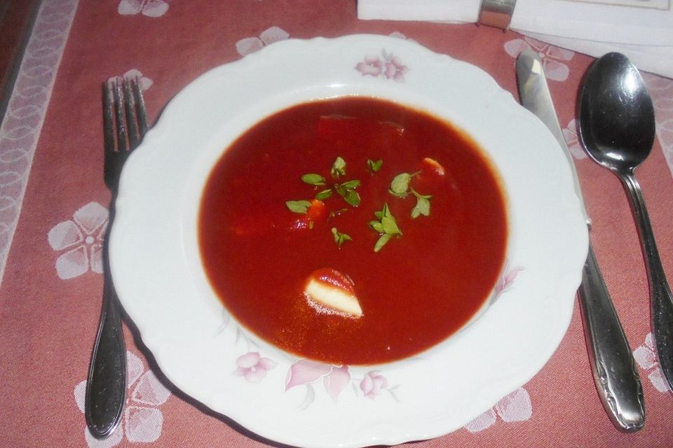 Tomaten-Mozzarella-Suppe