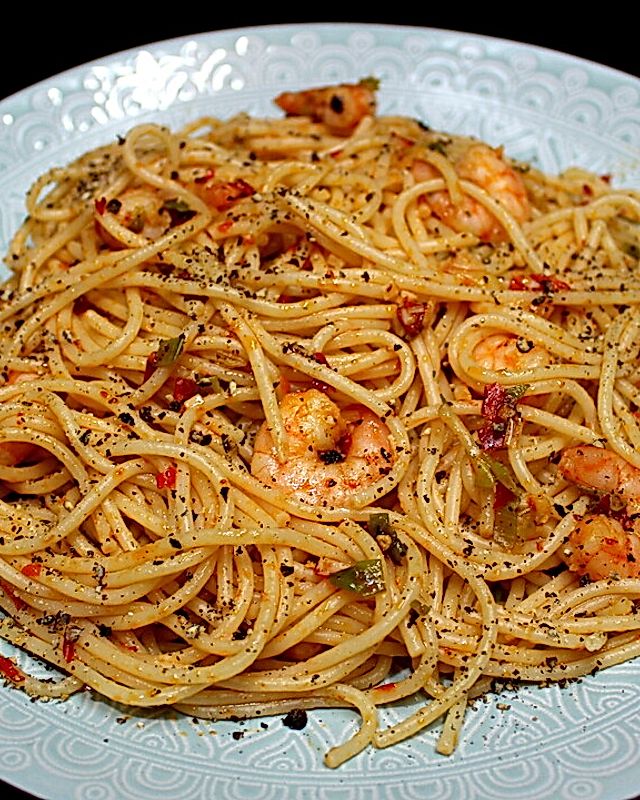 Spaghetti in Ajvarsauce mit Garnelen