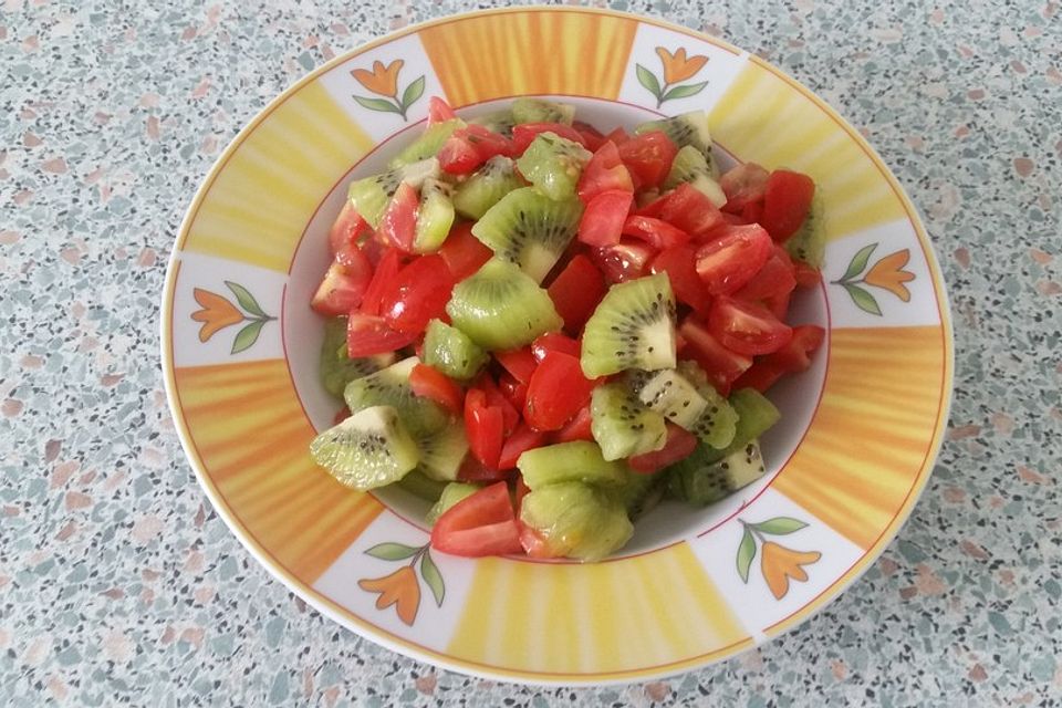 Tomaten-Kiwi-Salat